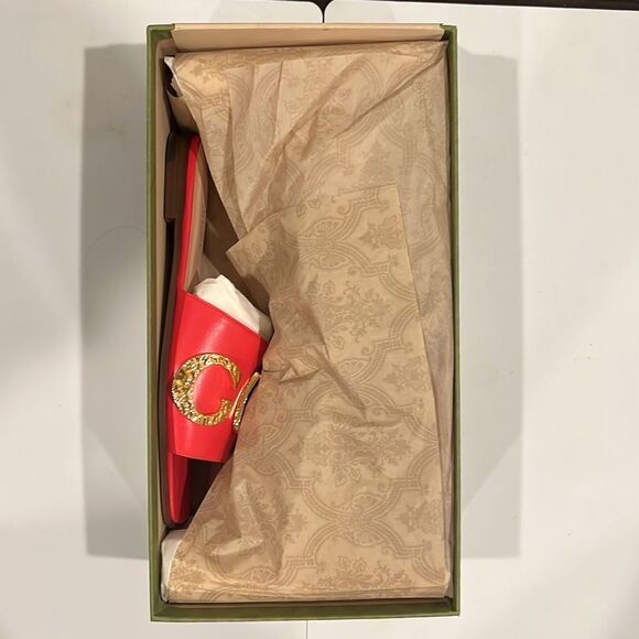 Brand new Gucci slides with box - Picture 3 of 5